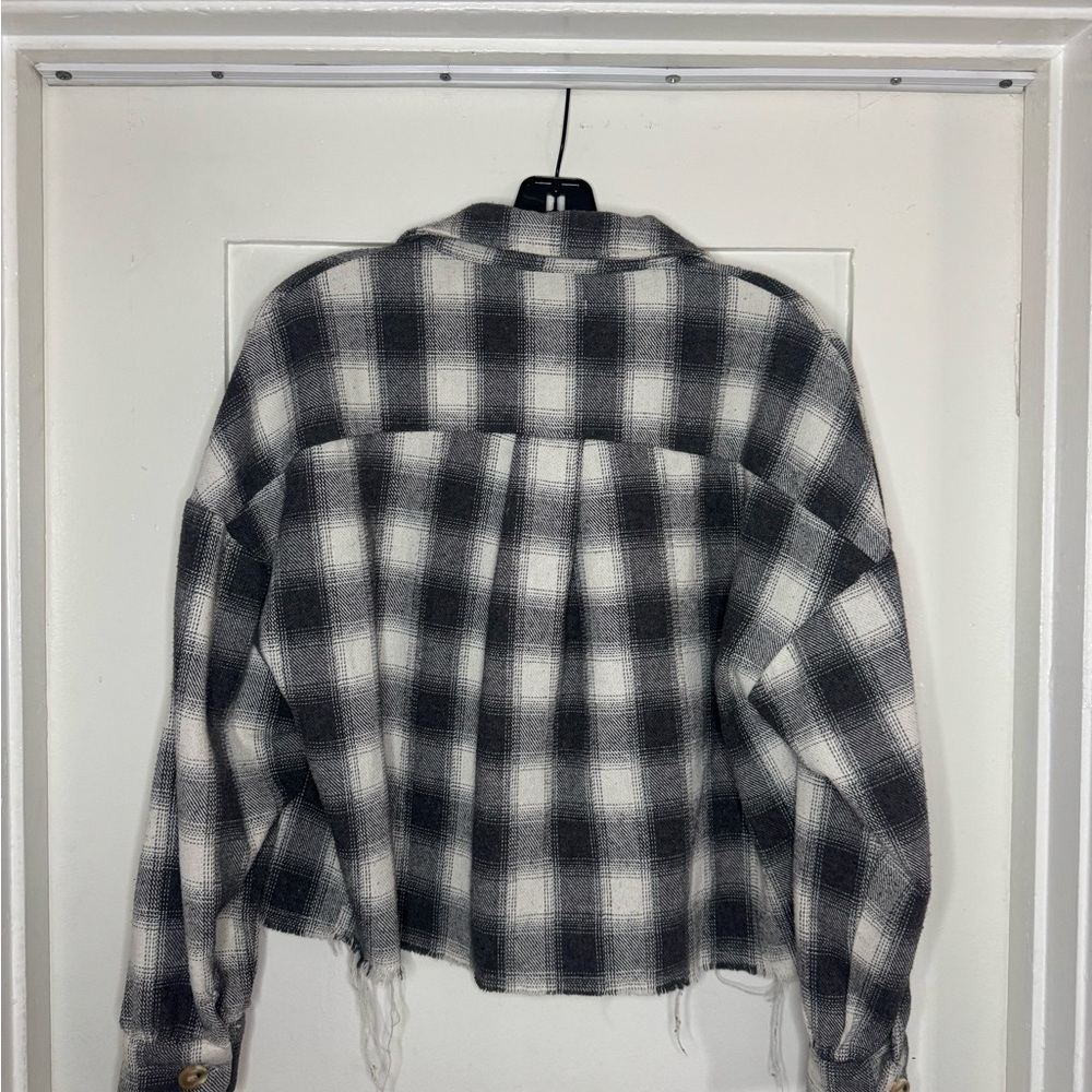 Mod Ref
cropped plaid button down - Picture 3 of 3